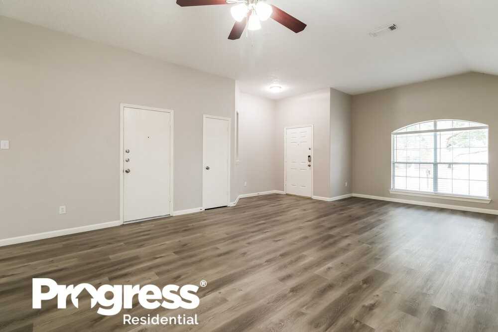 28915 Waltham St - Photo 3 of 16