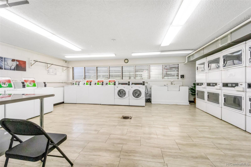 2714 Kahoaloha Ln #1401 - Photo 5 of 17