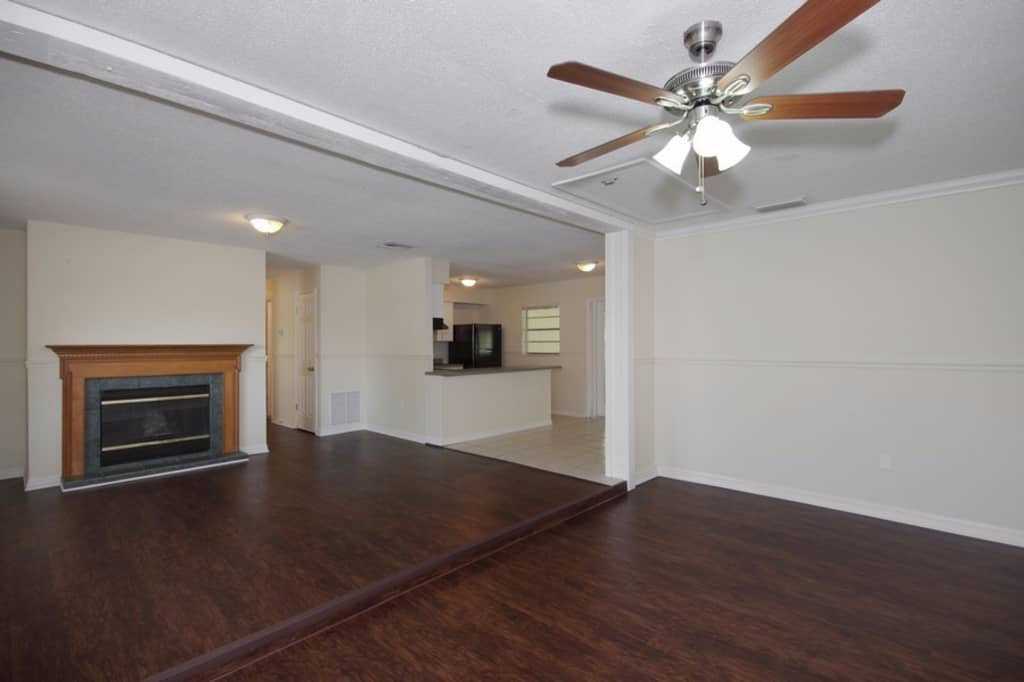 1145 Elm Ct - Photo 3 of 19