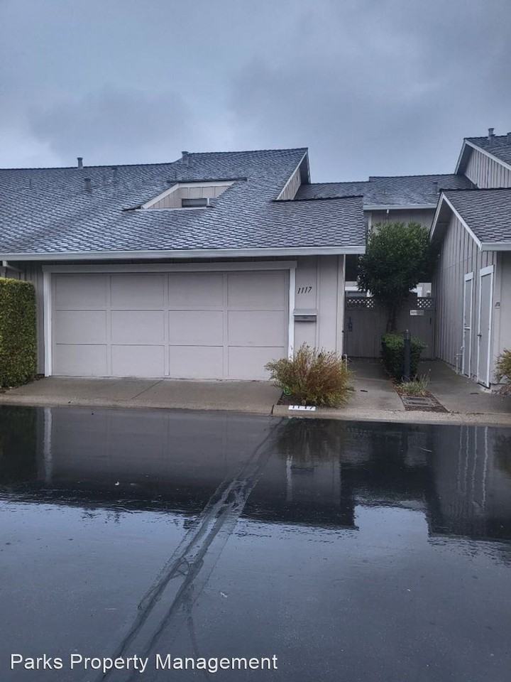 1117 Forrestal Ln - Photo 3 of 21