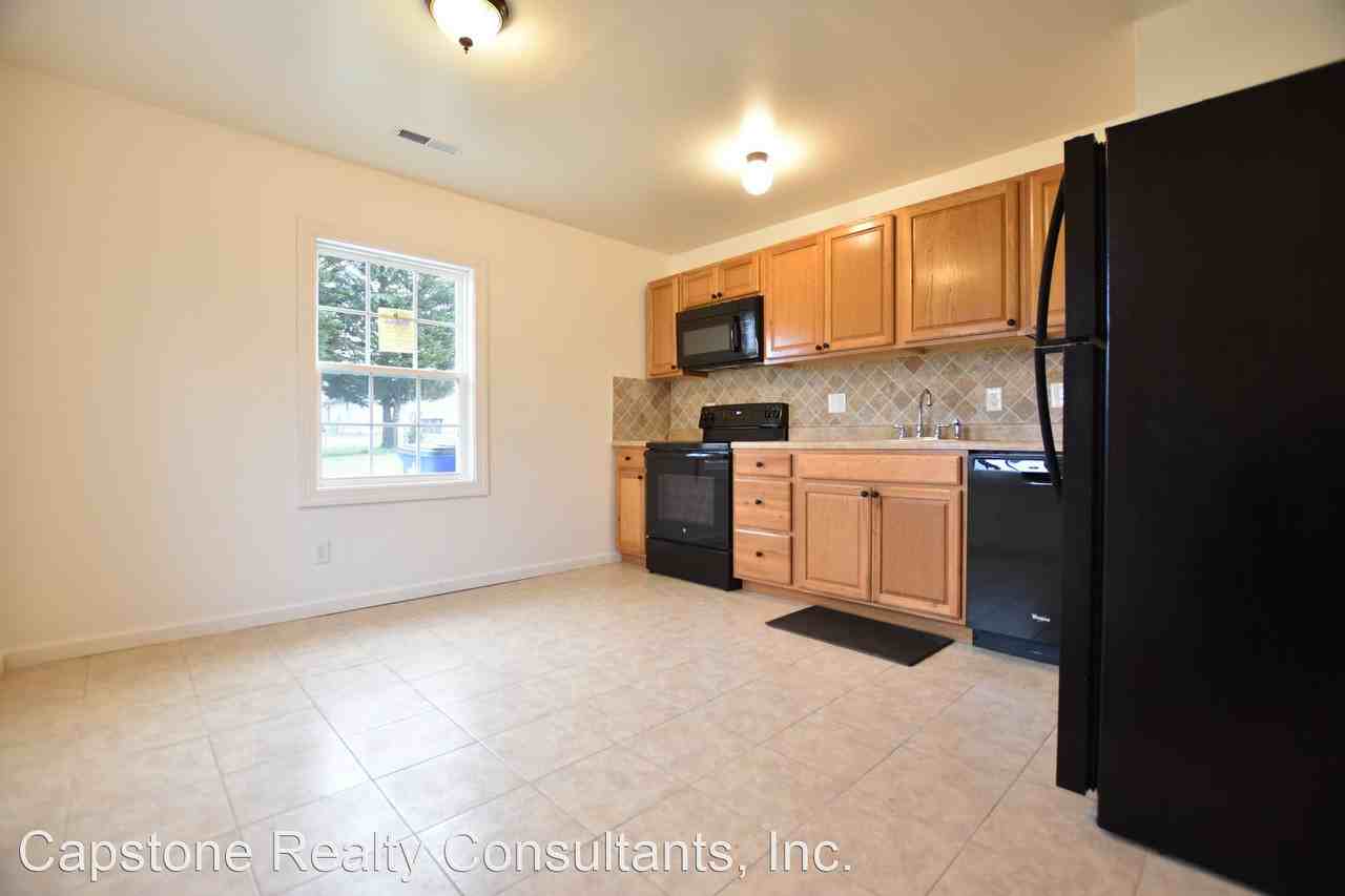 1843 Flatrock St - Photo 3 of 10