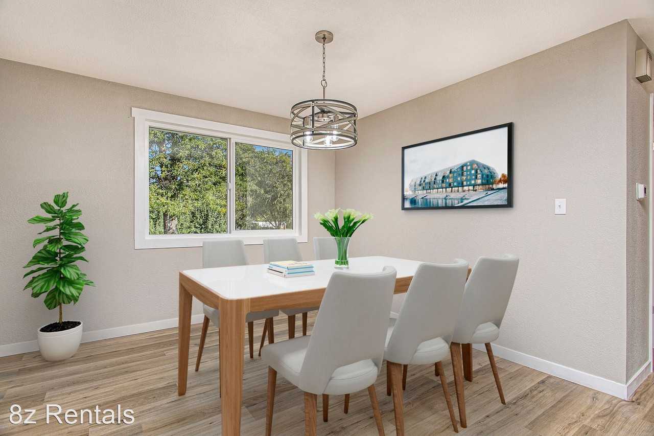 309 12th St - Photo 3 of 11