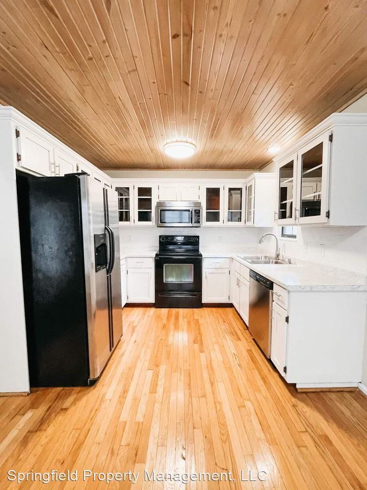 945 S Alex Ave - Photo 3 of 25