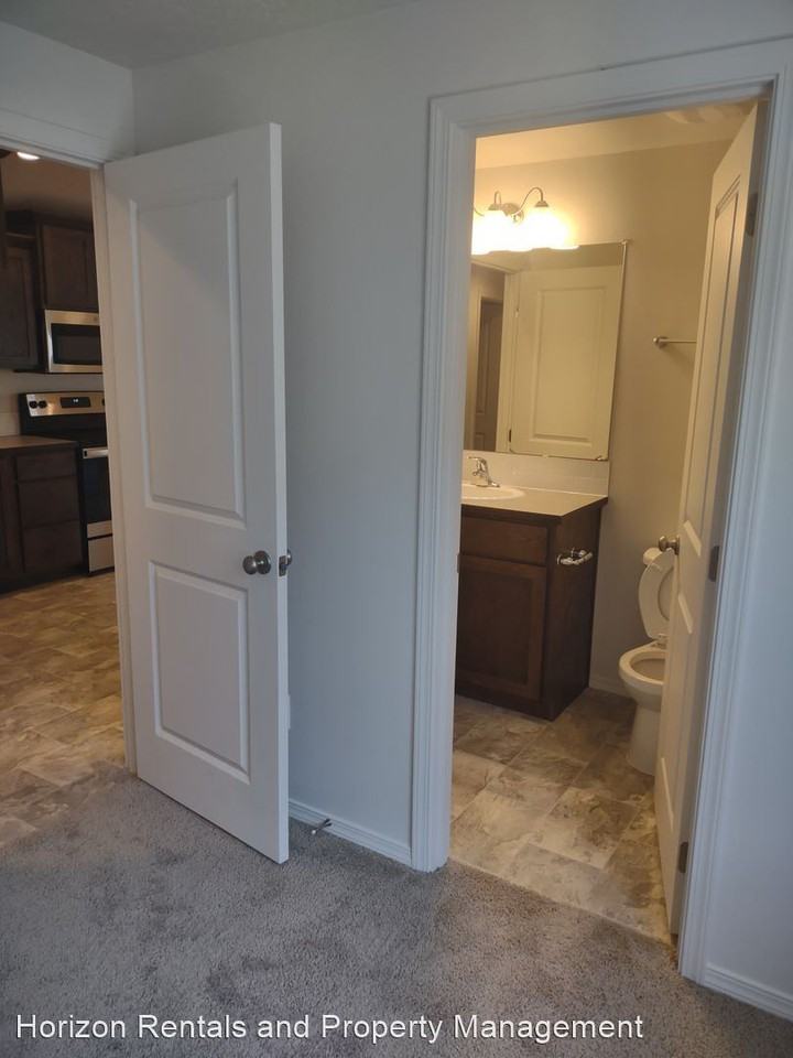 51571 Stillwell St. - Photo 3 of 11