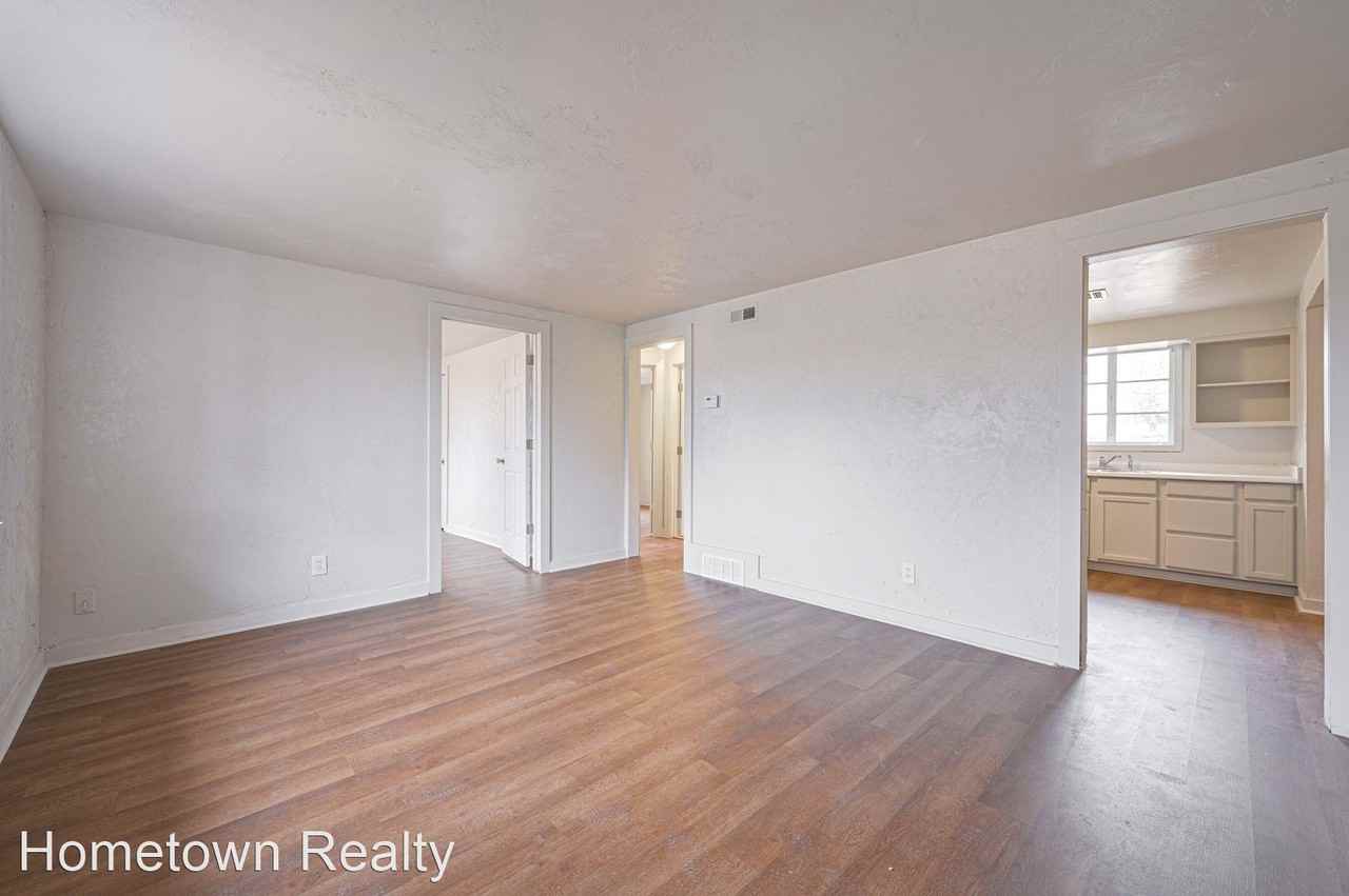 3932 Se 22nd St - Photo 2 of 20