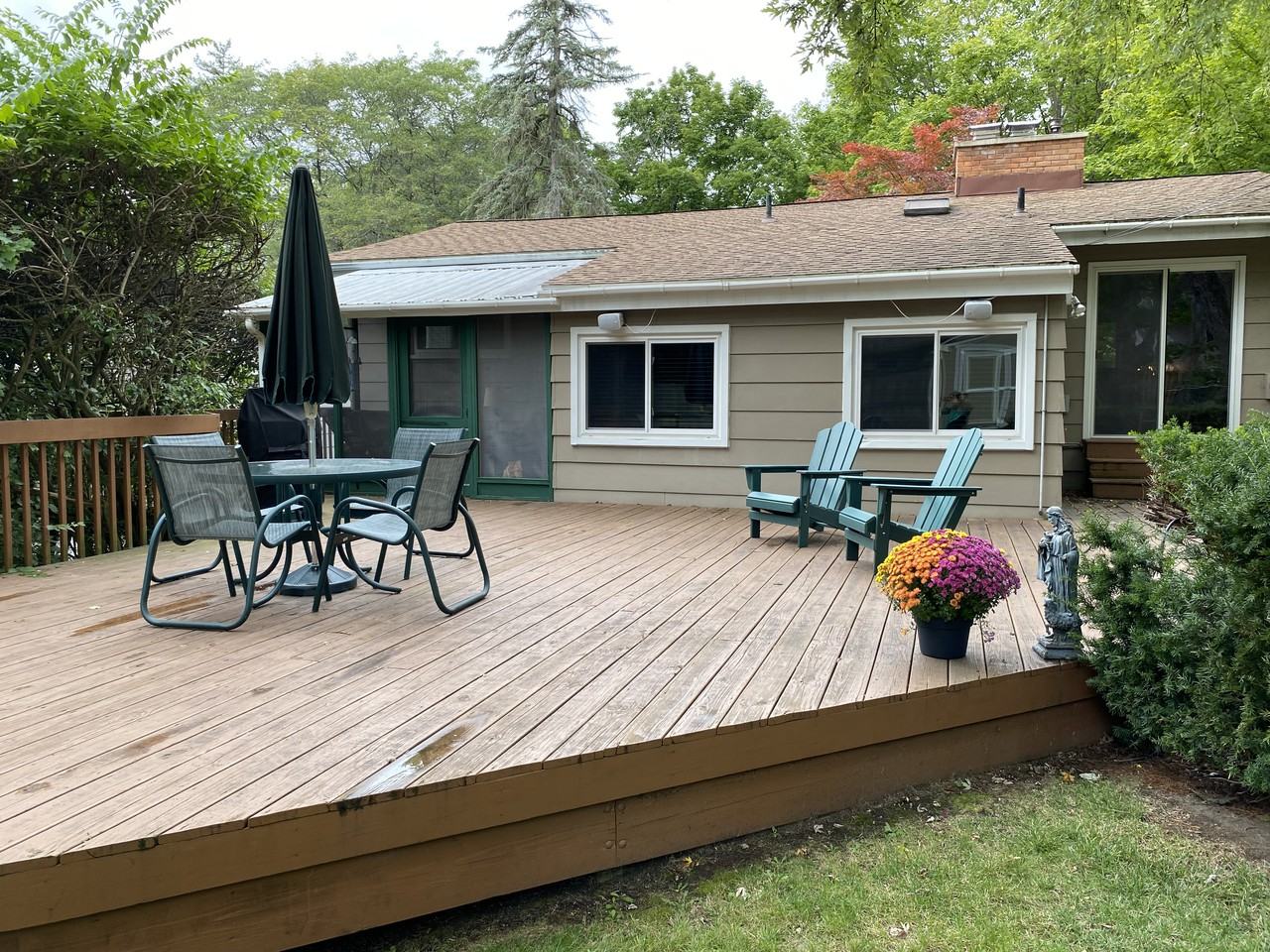 3247 Lakewood Dr - Photo 2 of 13