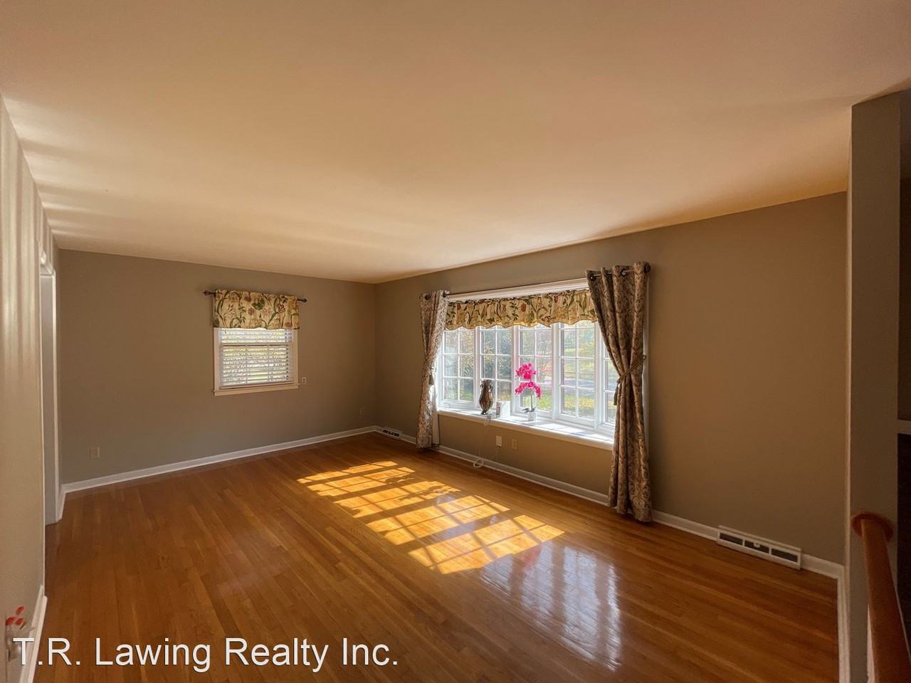 4910 Auburndale Rd - Photo 3 of 18