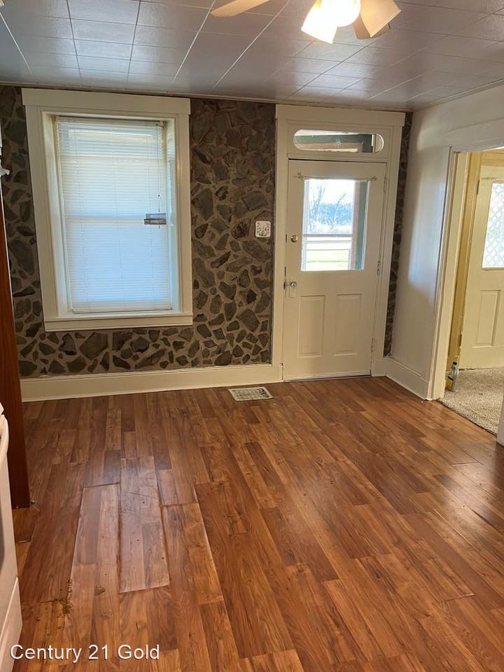 2844 Moselem Springs Rd - Photo 3 of 17