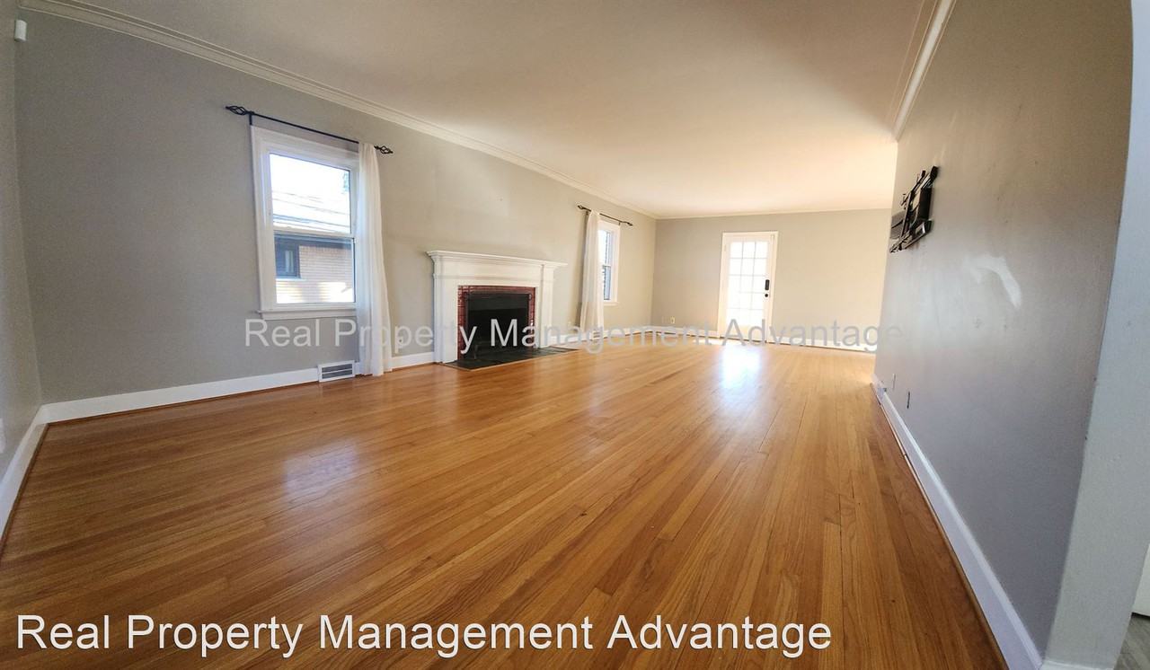 10015 Elgin Ave - Photo 3 of 24