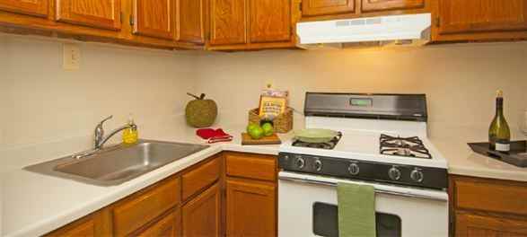 2413 14th Street NE Ste 1 - Photo 2 of 7