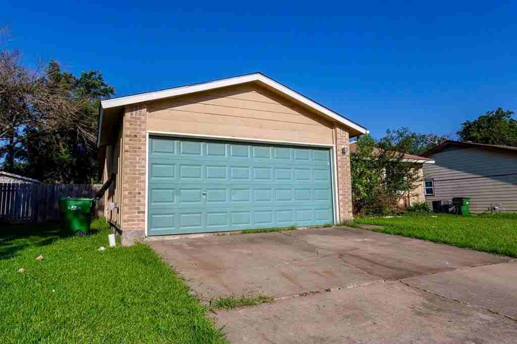 2204 Silver Spur - Photo 2 of 8