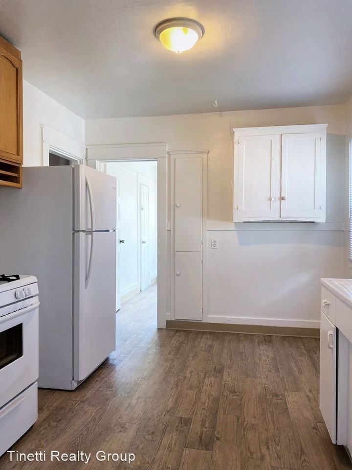 860/862 W. 22nd St. - Photo 3 of 7