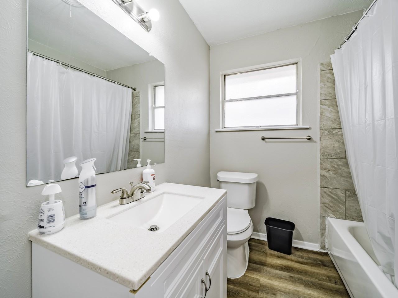 Montreal Cir - Photo 2 of 14