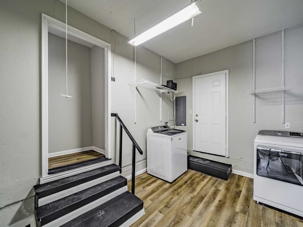 Montreal Cir - Photo 6 of 14