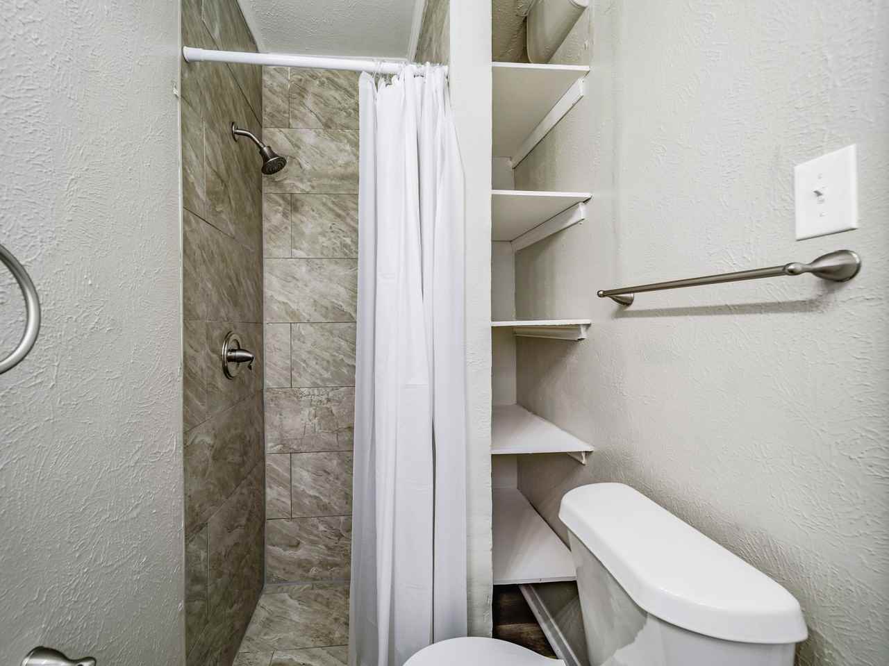 Montreal Cir - Photo 7 of 14