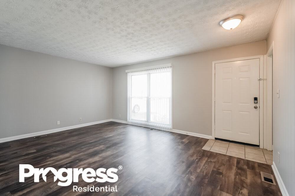 517 Daventry Ln - Photo 3 of 16