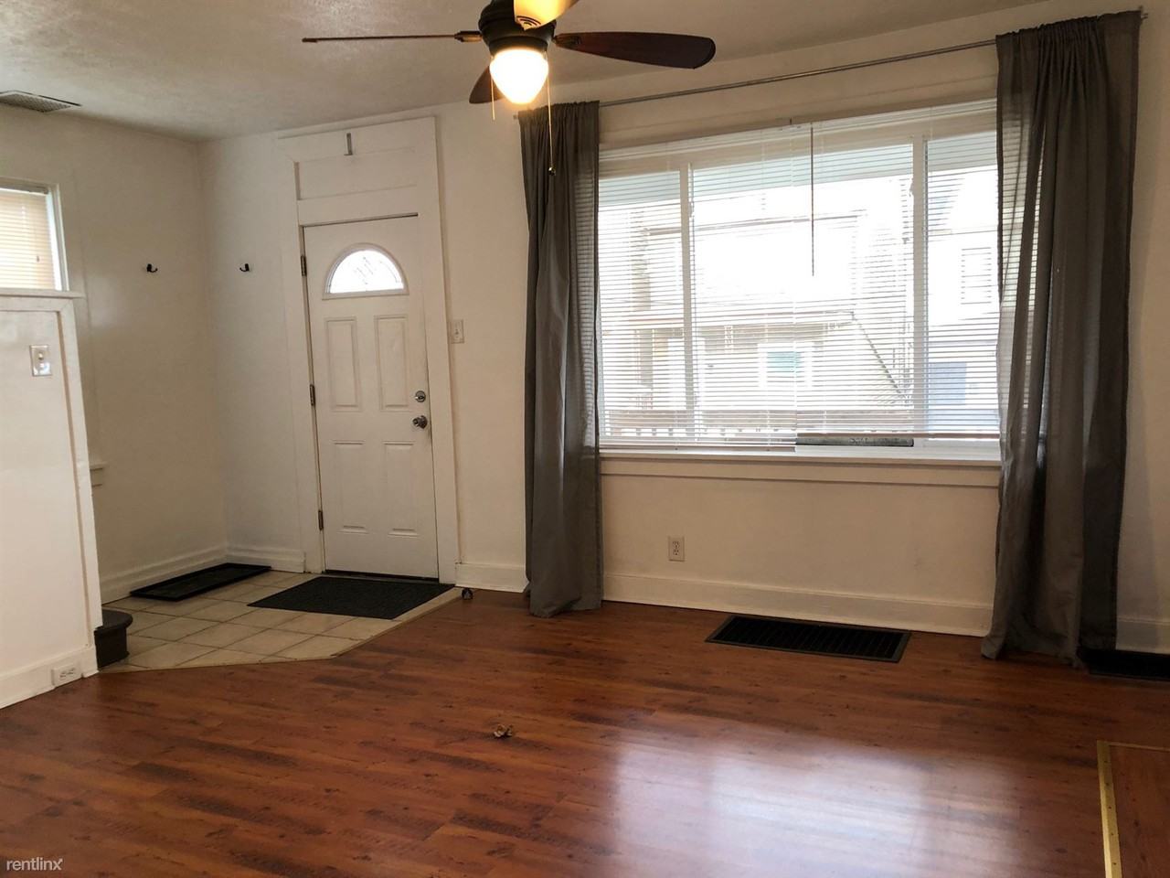275 Robinson St - Photo 2 of 17