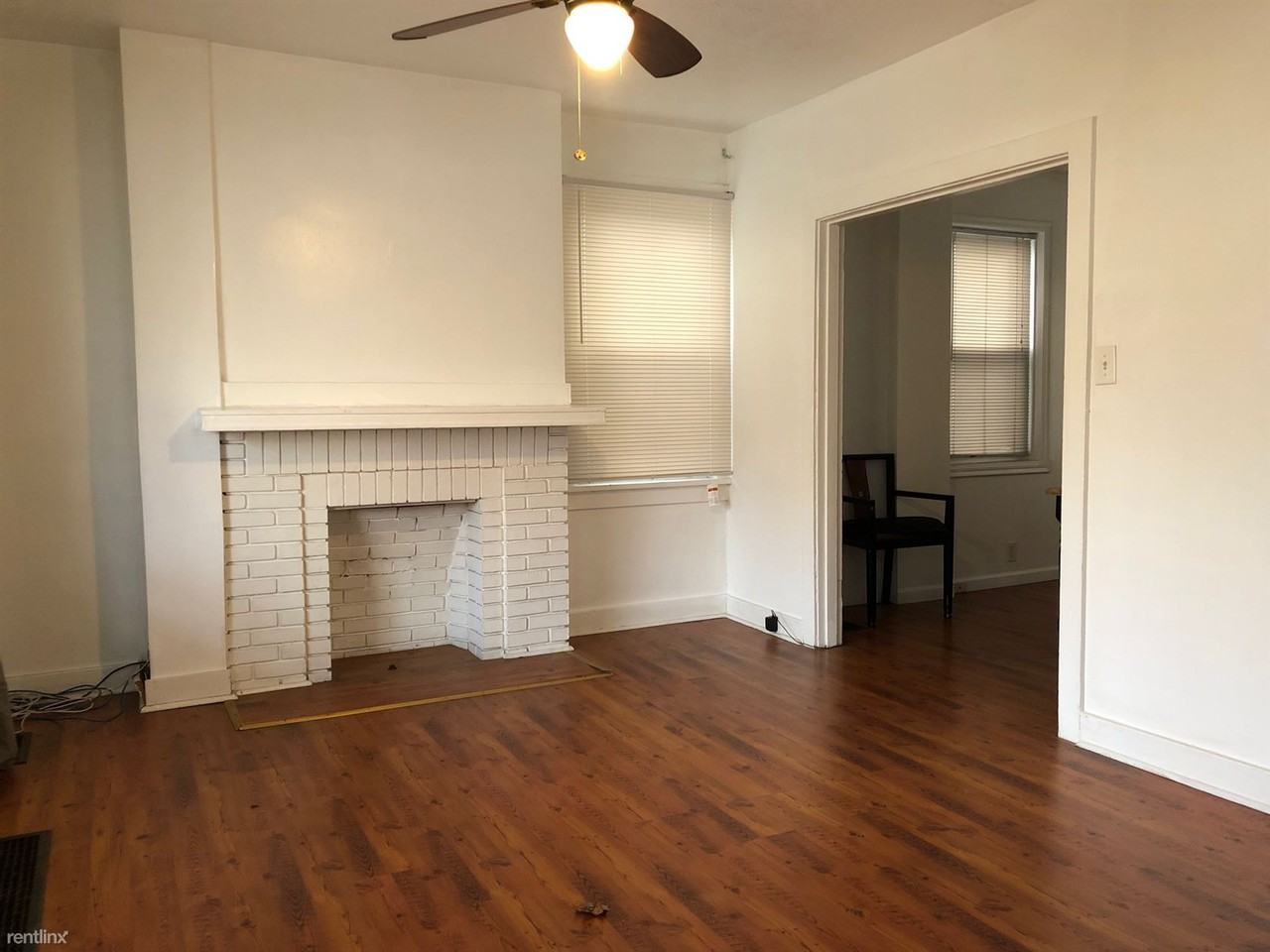 275 Robinson St - Photo 3 of 17