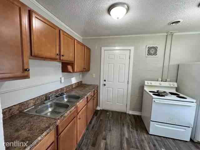 1211 Gatewood Ave, Greensboro, NC 27405 2 Bedroom House for 750/month