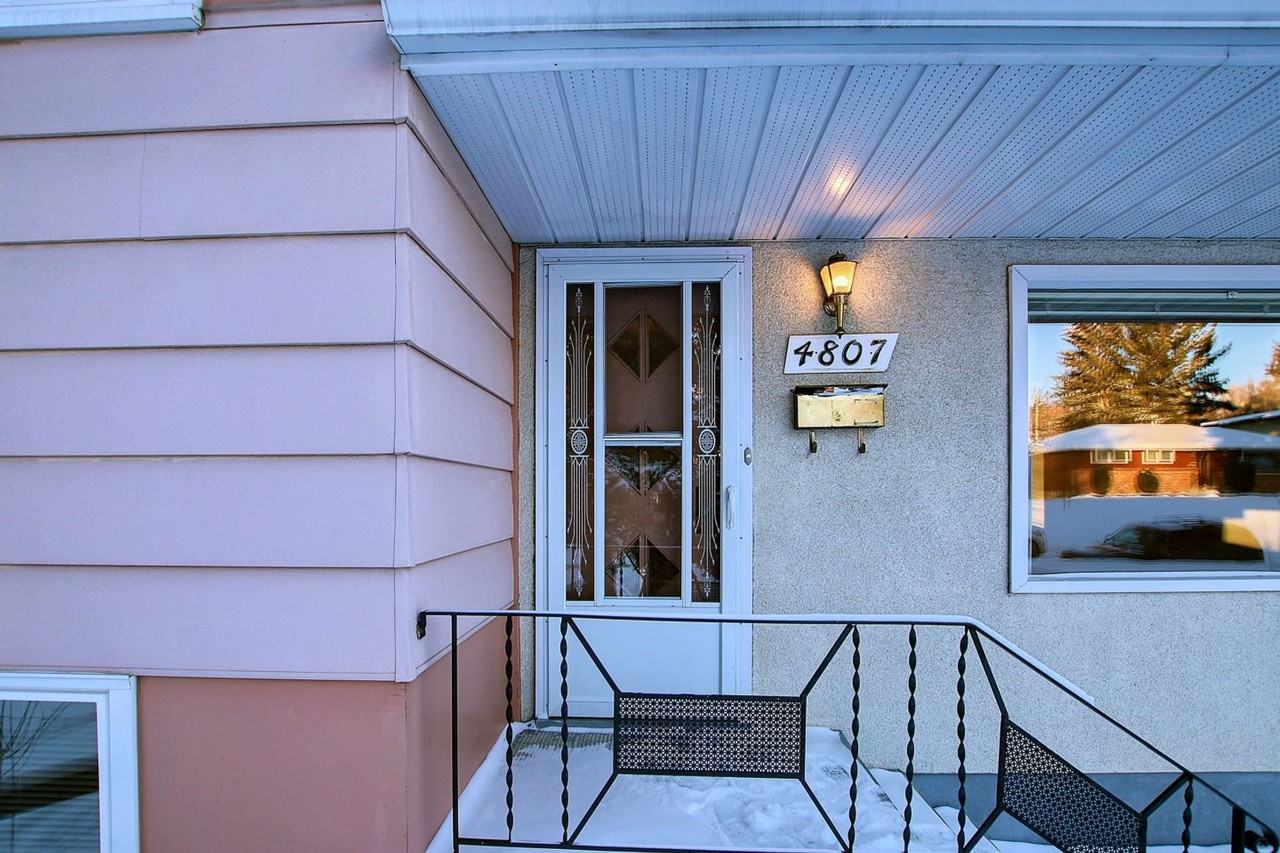 4 Level Split in Charleswood - Photo 2 of 19