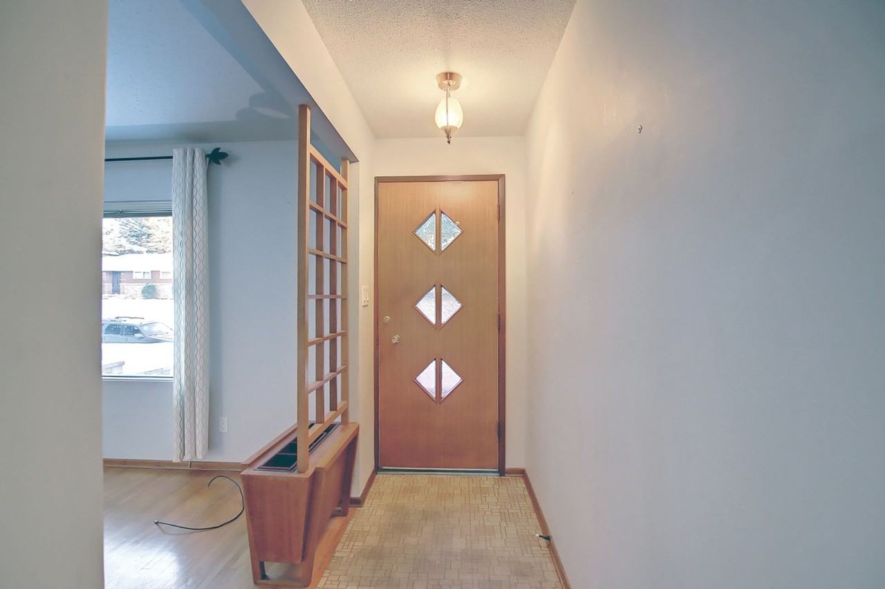 4 Level Split in Charleswood - Photo 3 of 19