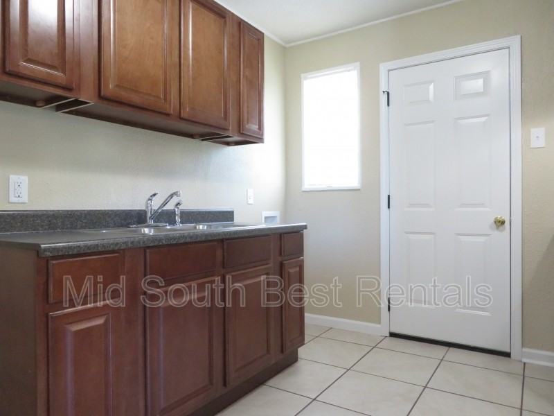 2983 Southwall St - Photo 3 of 7