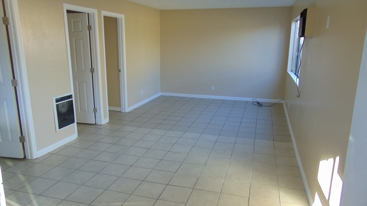 350 16th St #B - Photo 3 of 7