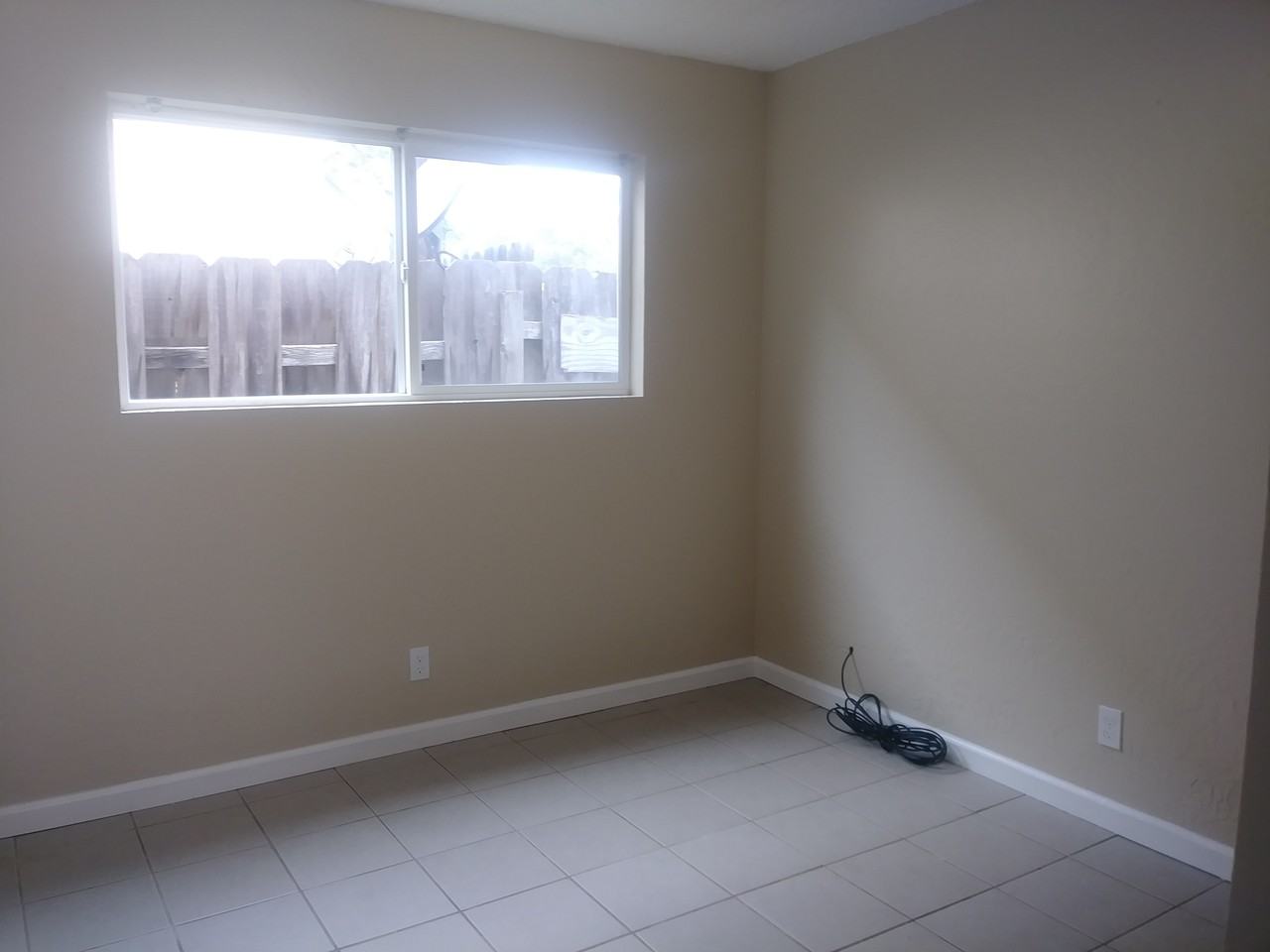 350 16th St #B - Photo 5 of 7