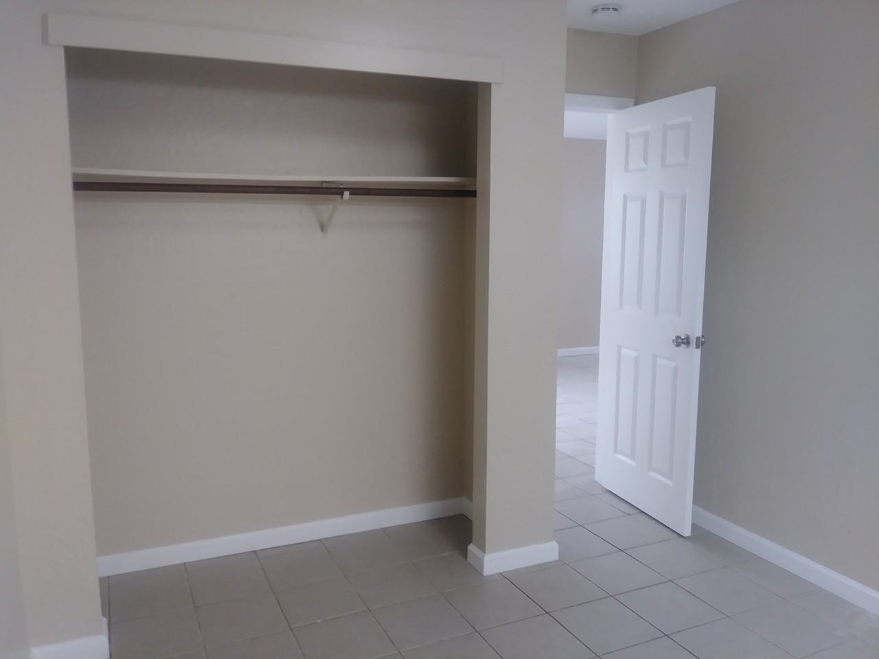 350 16th St #B - Photo 6 of 7