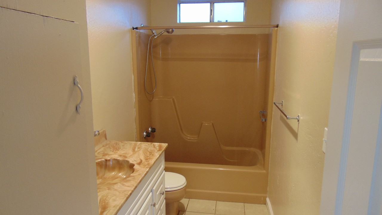 350 16th St #B - Photo 7 of 7