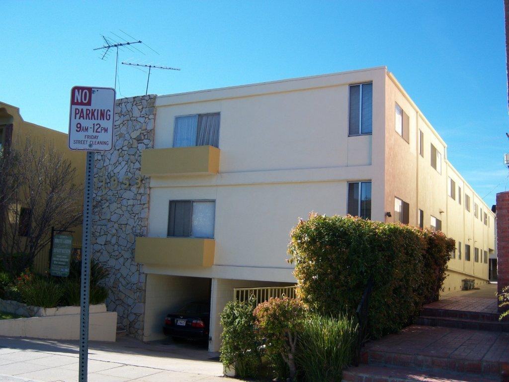 11953 Dorothy St - Photo 2 of 4