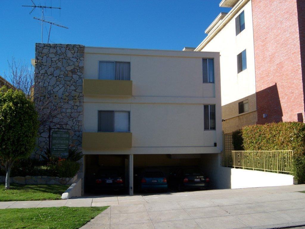 11953 Dorothy St - Photo 3 of 4