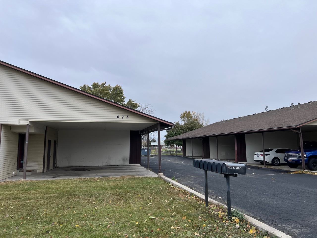 672 W 700 S - Photo 3 of 11