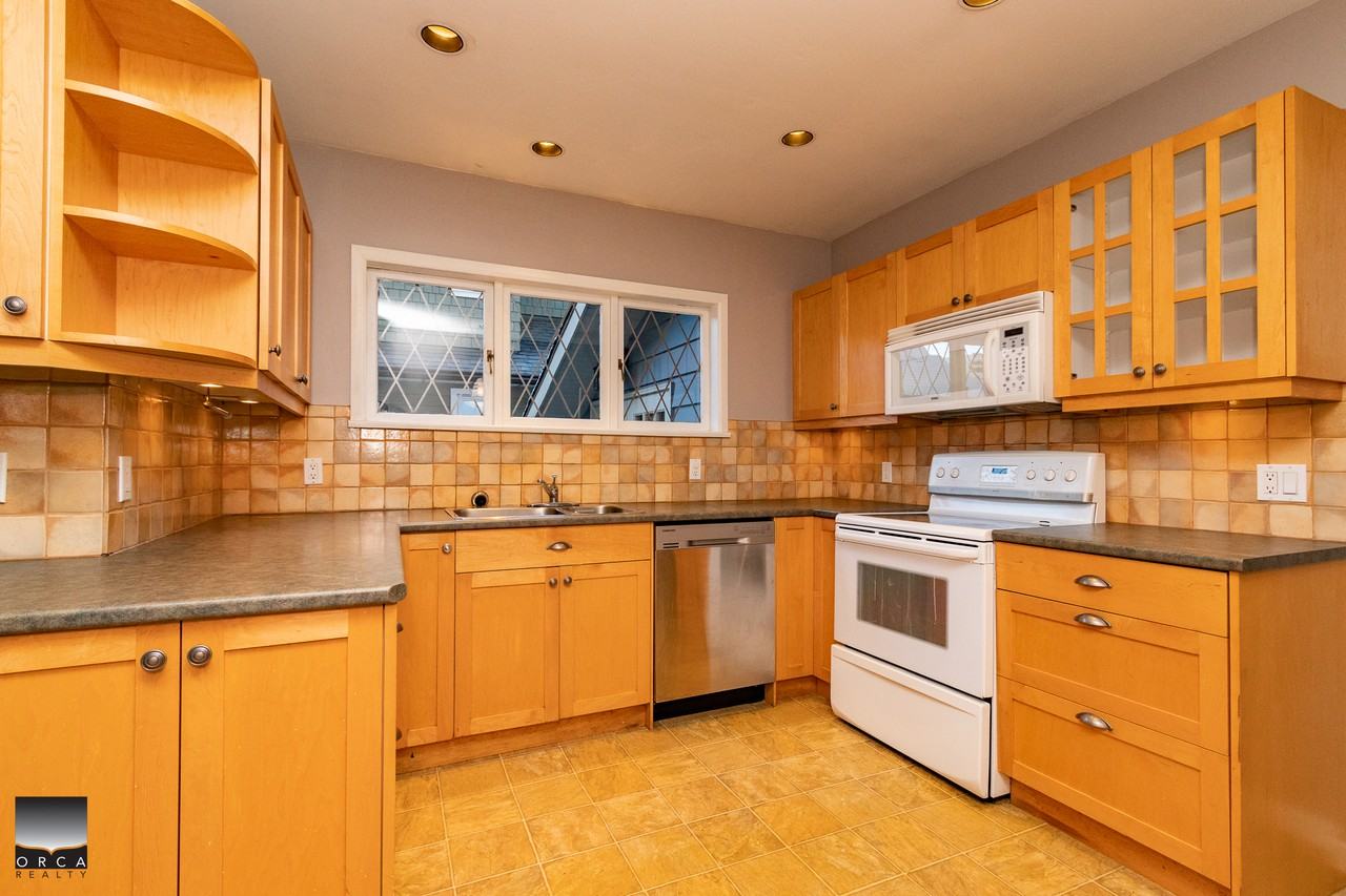 1232 21st St W - Photo 2 of 24