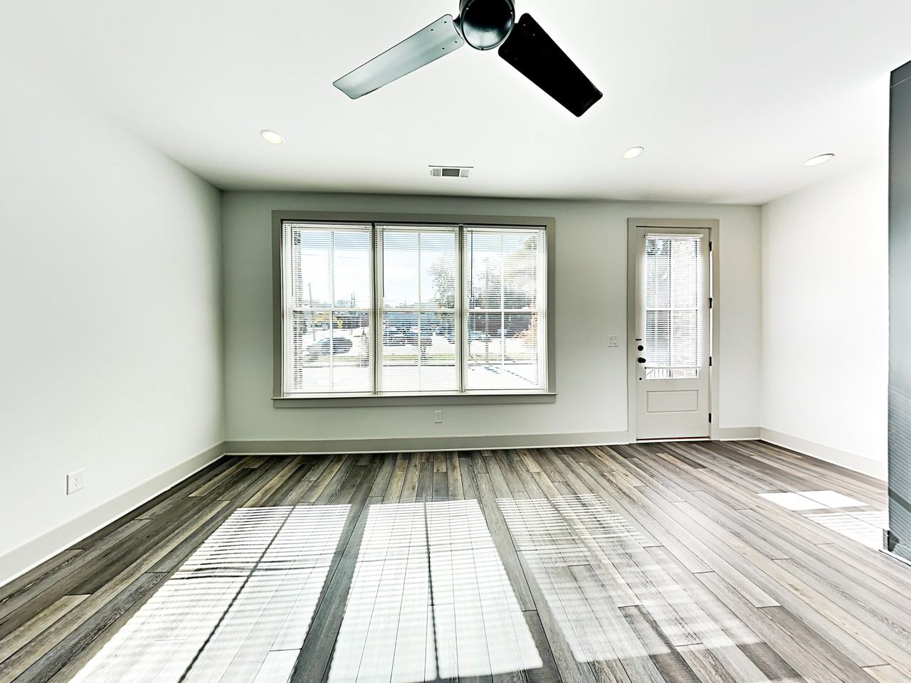 583 King Arnold St - Photo 4 of 23