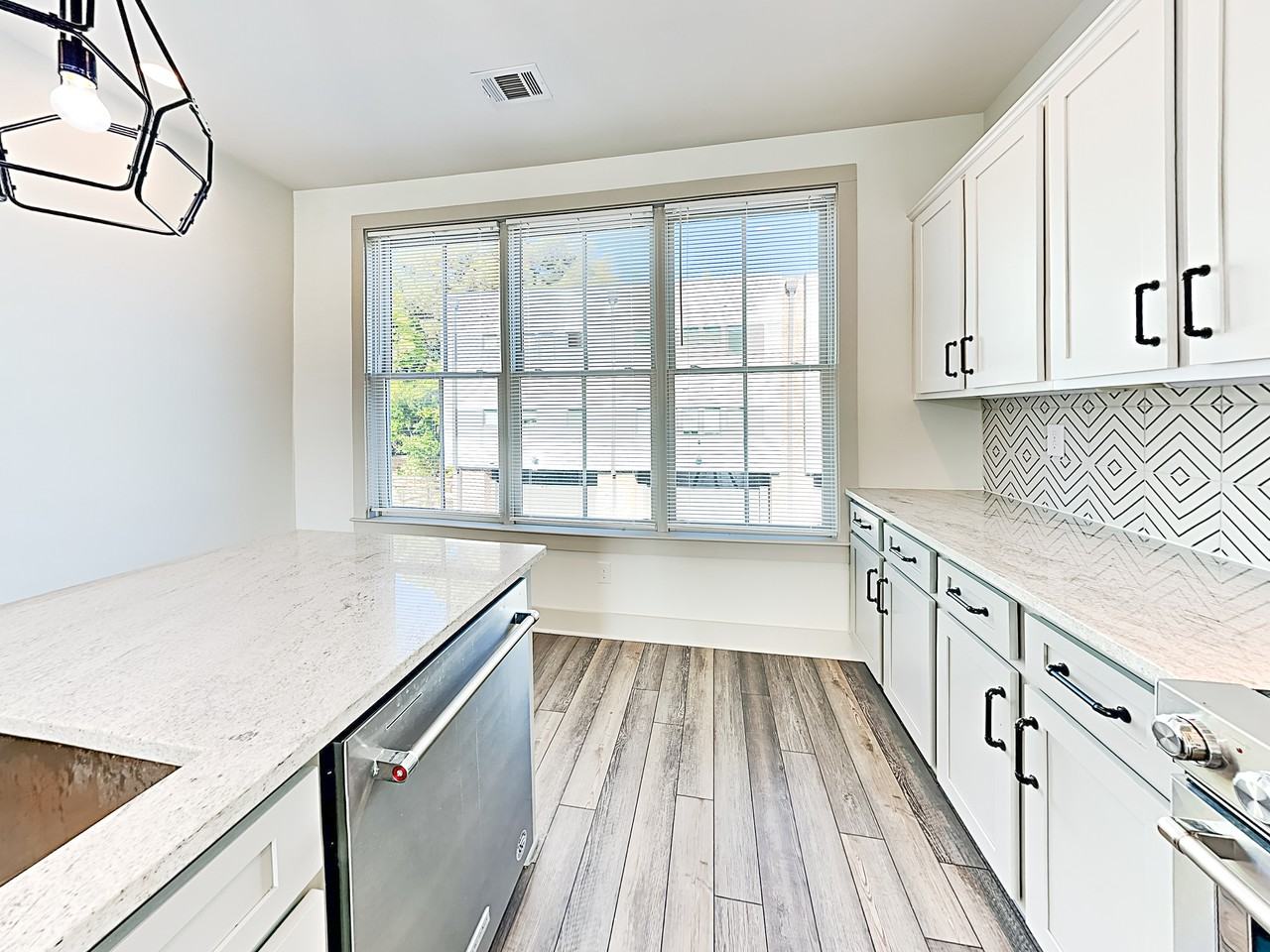 583 King Arnold St - Photo 6 of 23
