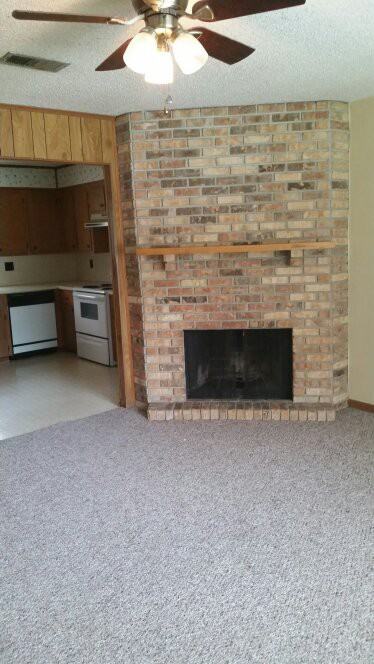220 Bruce Cir - Photo 2 of 14