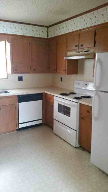 220 Bruce Cir - Photo 3 of 14