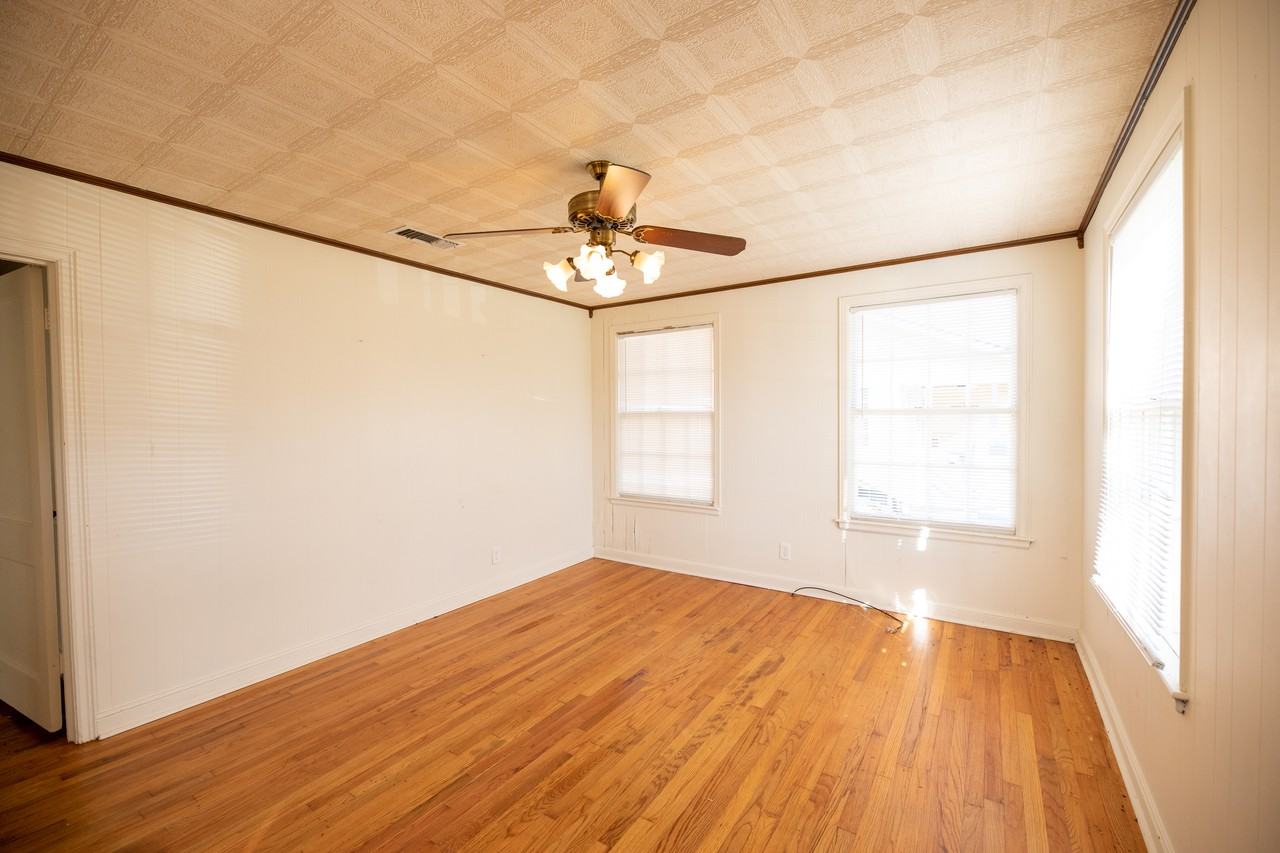 1921 10th St - Photo 2 of 8