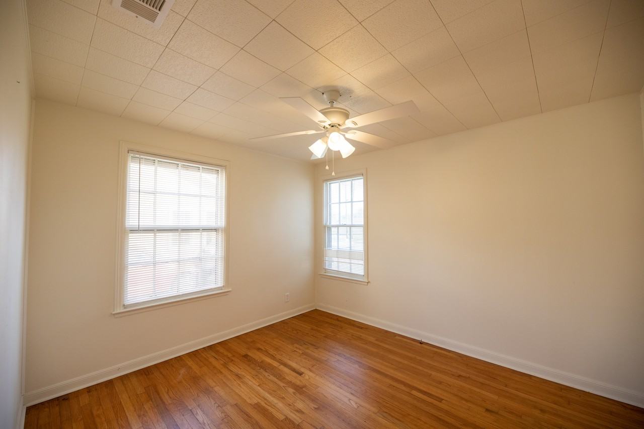 1921 10th St - Photo 3 of 8