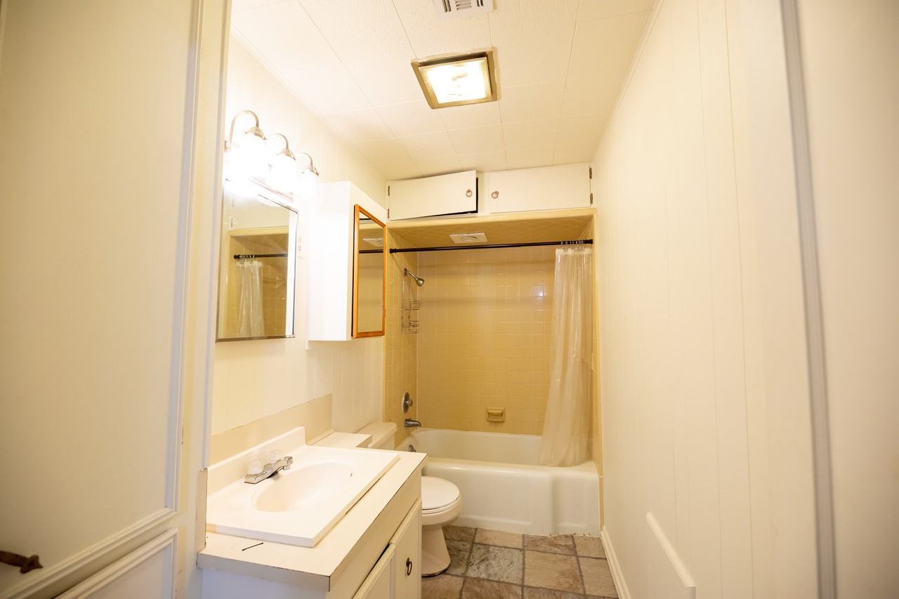 1921 10th St - Photo 5 of 8