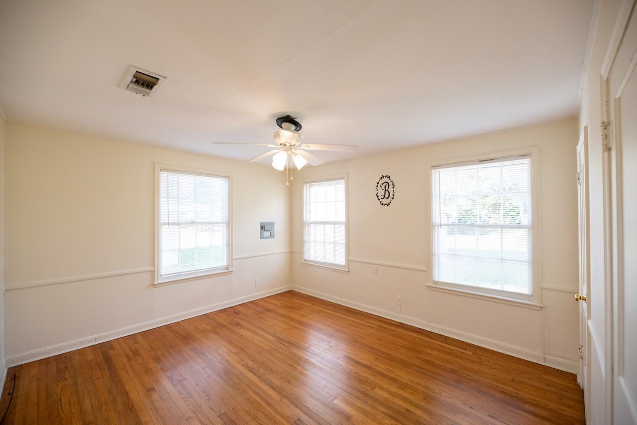 1921 10th St - Photo 6 of 8