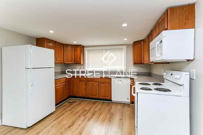 320 Sycamore St - Photo 3 of 15