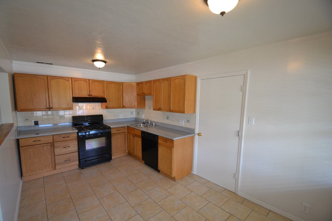 1459 Carlson Blvd - Photo 2 of 11