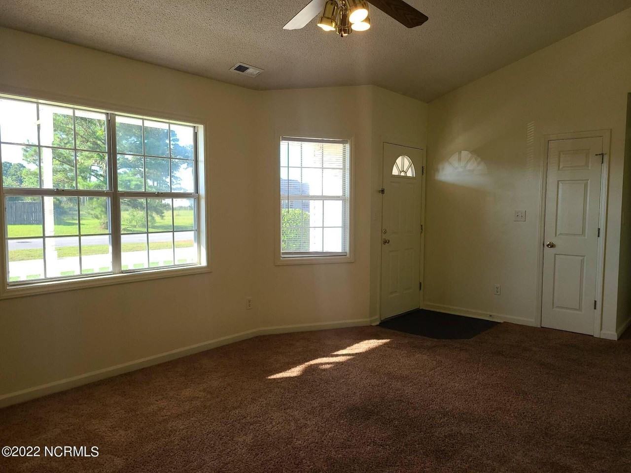 135 Glenwood Drive - Photo 2 of 5