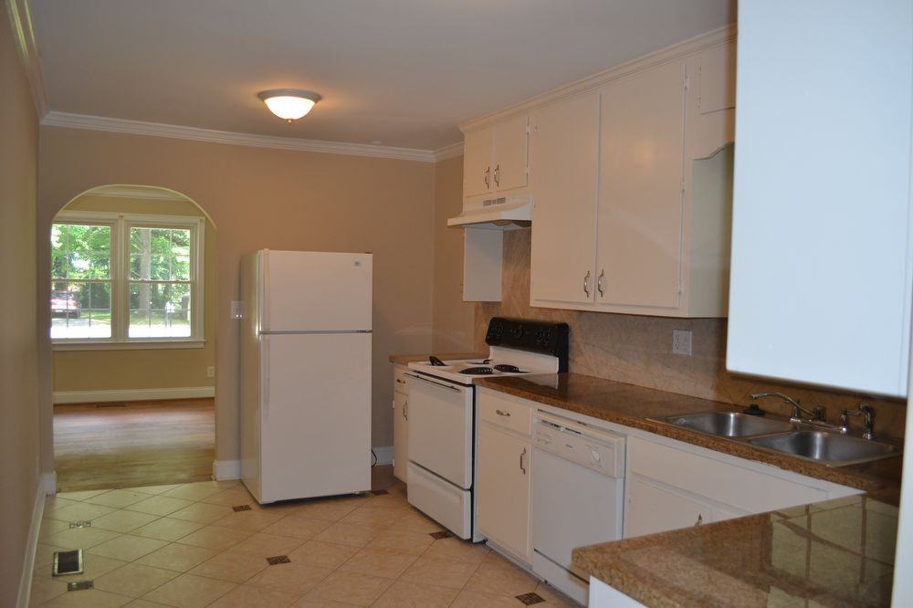 1100 McLinden Ave SE - Photo 3 of 17