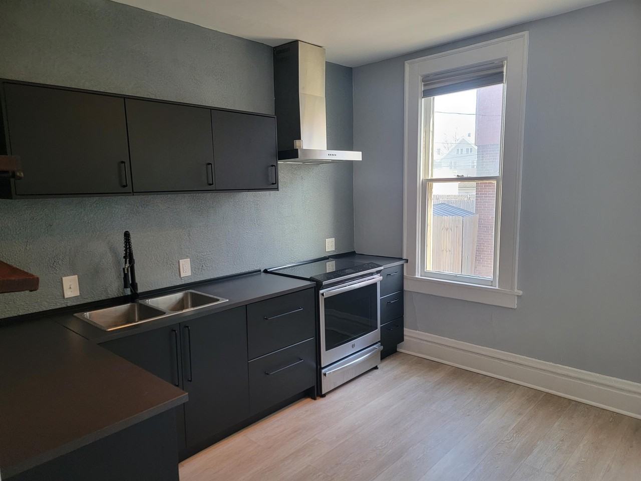1106 E Whittier St #A - Photo 2 of 11
