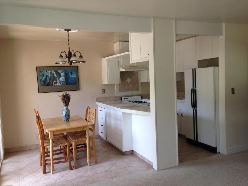 180 Holly Ave - Photo 2 of 5