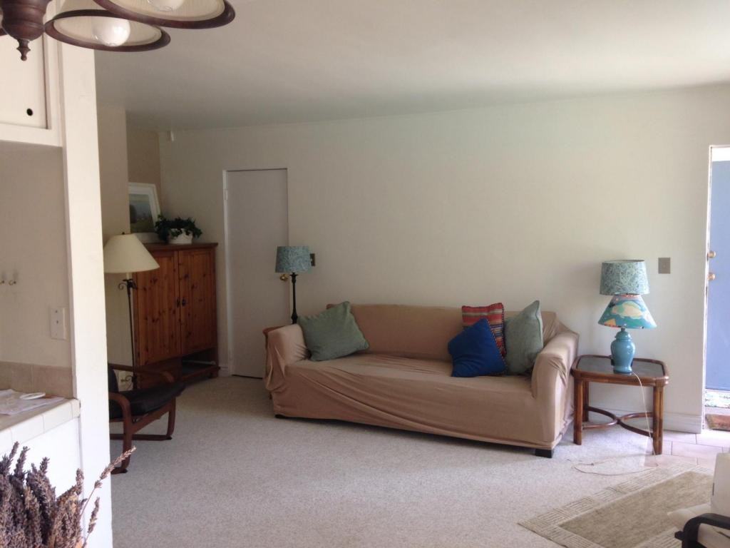 180 Holly Ave - Photo 3 of 5