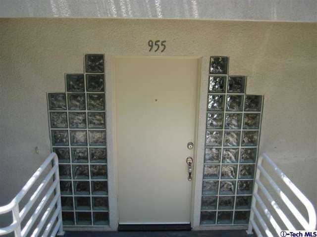 955 Glen Oaks Blvd - Photo 2 of 14